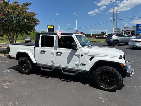 Used 2021 Jeep Gladiator Sport AWD/4WD image 6