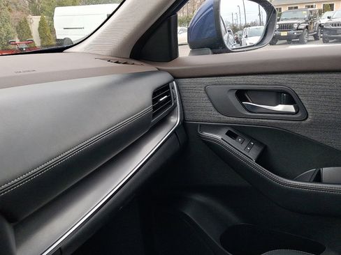 Used 2023 Nissan Rogue SV image 31