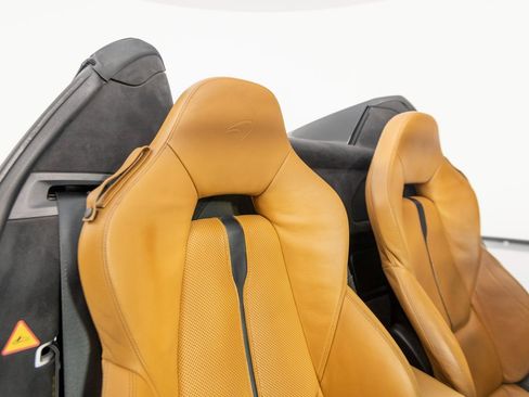 Used 2018 McLaren 570S Spider image 33