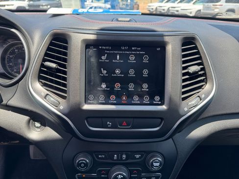 Used 2019 Jeep Cherokee Trailhawk w/ Cold Weather Group AWD/4WD image 28