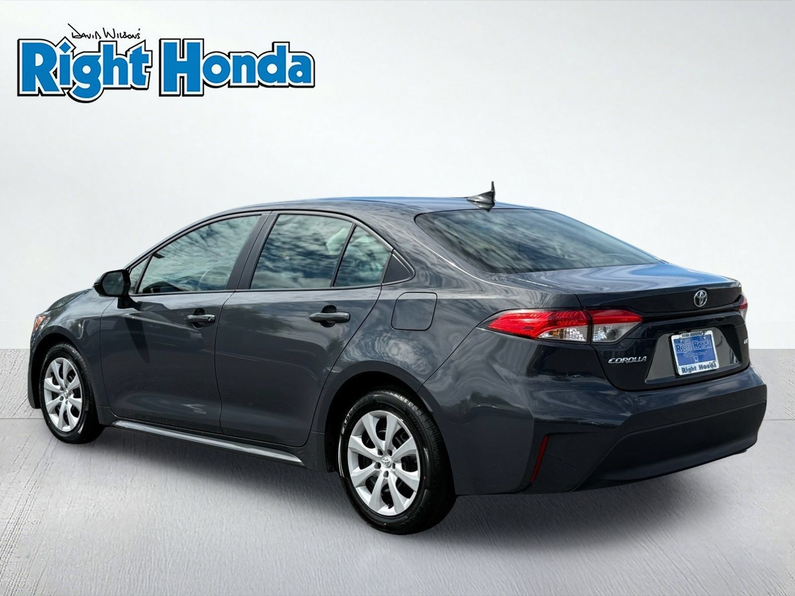 Used 2025 Toyota Corolla LE FWD image 4