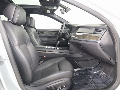 Used 2013 BMW 750i xDrive image 13