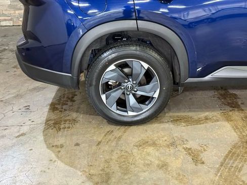 Certified 2025 Nissan Rogue SV image 5