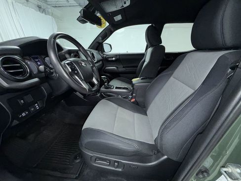 Used 2022 Toyota Tacoma TRD Sport w/ Technology Package image 15