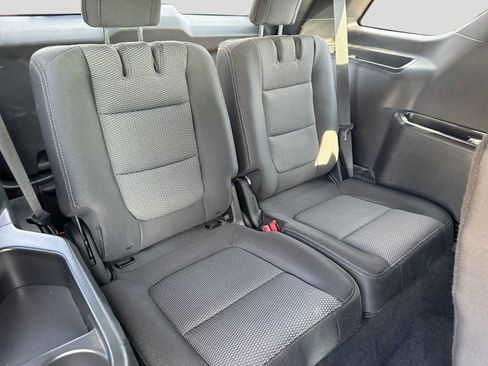 Used 2018 Ford Explorer XLT w/ XLT Technology Feature Bundle FWD image 21