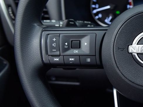 Used 2024 Nissan Rogue S AWD/4WD image 14