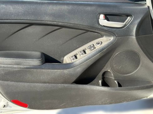 Used 2017 Kia Forte LX image 12