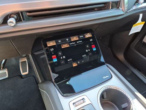 New 2026 Cadillac Vistiq Luxury AWD/4WD image 40