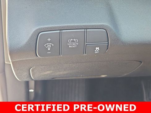 Used 2025 Hyundai Elantra Limited FWD image 25