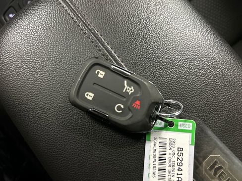 Used 2023 GMC Terrain SLE w/ Driver Convenience Package image 22