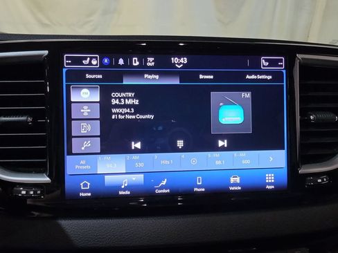 Used 2024 Chrysler Pacifica Touring-L FWD image 12