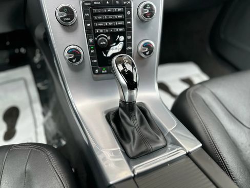 Used 2017 Volvo V60 T5 Cross Country w/ Convenience Package image 20