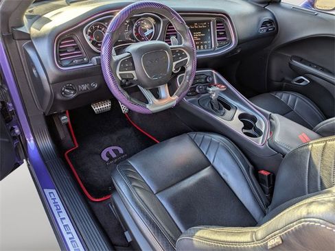 Used 2016 Dodge Challenger SRT image 11