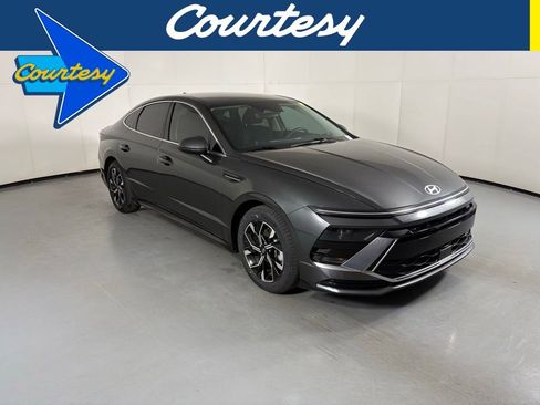 Used 2025 Hyundai Sonata SEL FWD image 1
