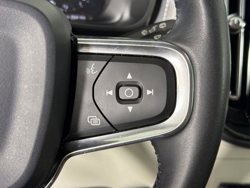 Used 2020 Volvo XC40 T5 Momentum AWD/4WD image 25