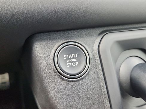 Certified 2025 Land Rover Defender 90 V8 AWD/4WD image 28
