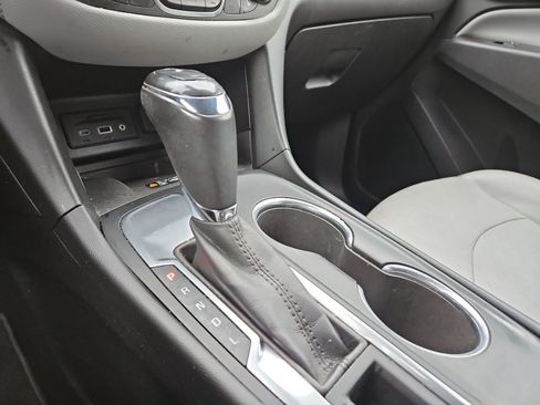 Used 2019 Chevrolet Equinox Premier FWD image 27