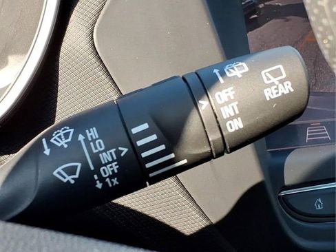 Used 2023 Chevrolet TrailBlazer LS FWD image 28