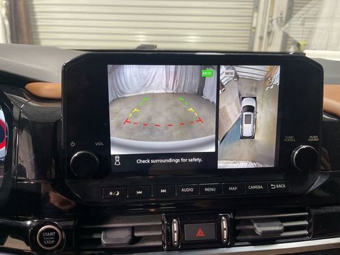 Used 2024 Nissan Pathfinder Platinum image 34