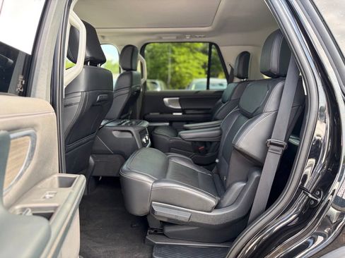 Used 2025 Ford Expedition Platinum AWD/4WD image 19