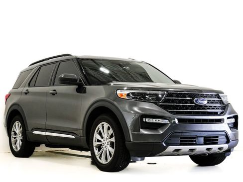 Used 2020 Ford Explorer XLT w/ Equipment Group 202A AWD/4WD image 1