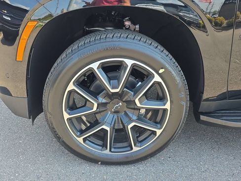 New 2026 Chevrolet Suburban RST w/ RST Capability Package AWD/4WD image 9