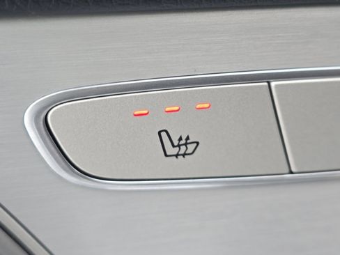 Used 2022 Mercedes-Benz GLC 300 4MATIC SUV image 11