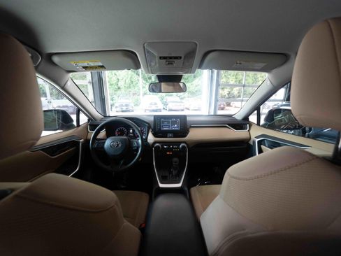 Used 2019 Toyota RAV4 LE w/ All Weather Liner Package AWD/4WD image 19