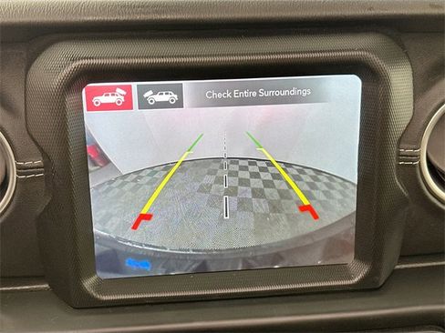 Used 2022 Jeep Wrangler Unlimited Sahara w/ Cold Weather Group image 13