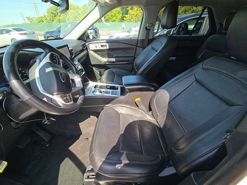 Used 2023 Ford Explorer Limited w/ Equipment Group 301A RWD image 3