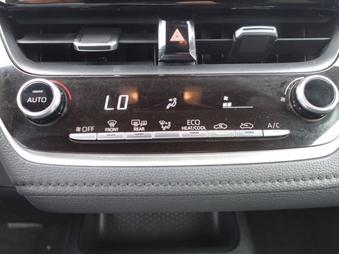 Used 2020 Toyota Corolla SE image 20