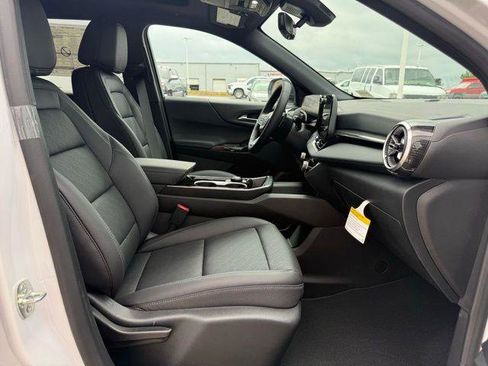 New 2026 Chevrolet Equinox LT w/ Convenience Package II FWD image 3