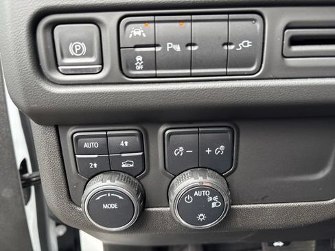 Used 2022 Chevrolet Suburban LS AWD/4WD image 15