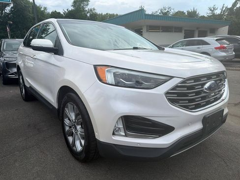 Used 2019 Ford Edge Titanium w/ Equipment Group 301A AWD/4WD image 3