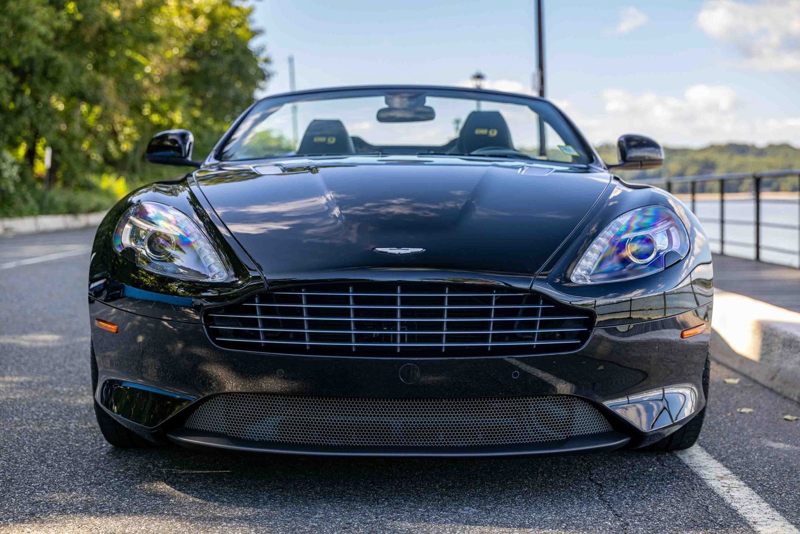 Used 2013 Aston Martin DB9 Volante RWD image 2