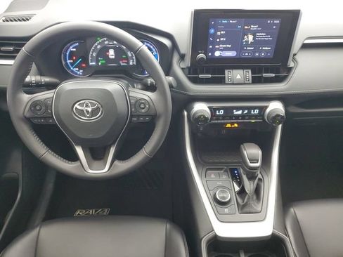 Used 2024 Toyota RAV4 XLE Premium AWD/4WD image 17