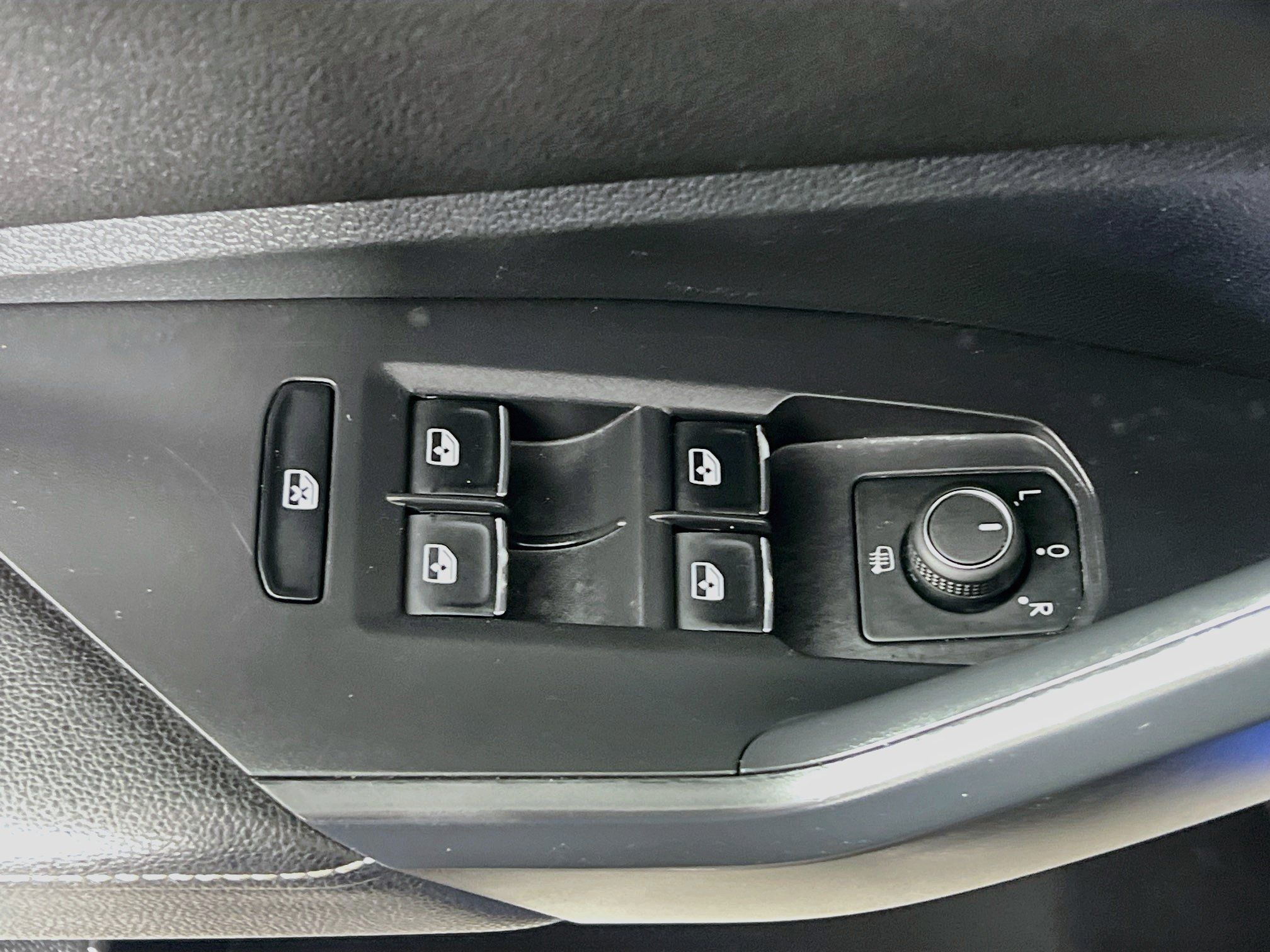 Used 2024 Volkswagen Jetta SE FWD image 16