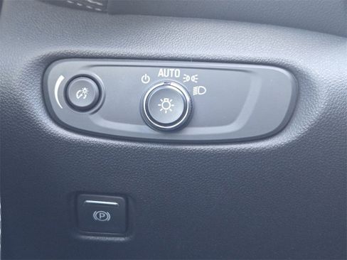 Used 2022 Chevrolet Blazer LT w/ Midnight/Sport Edition image 17