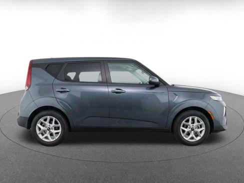 Used 2025 Kia Soul LX w/ LX Technology Package FWD image 10