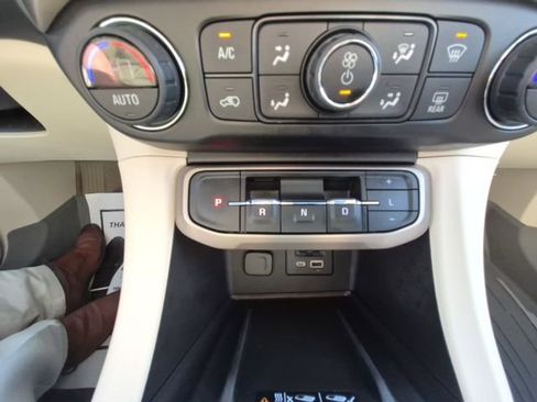 Used 2021 GMC Acadia Denali w/ Denali Ultimate Package image 24