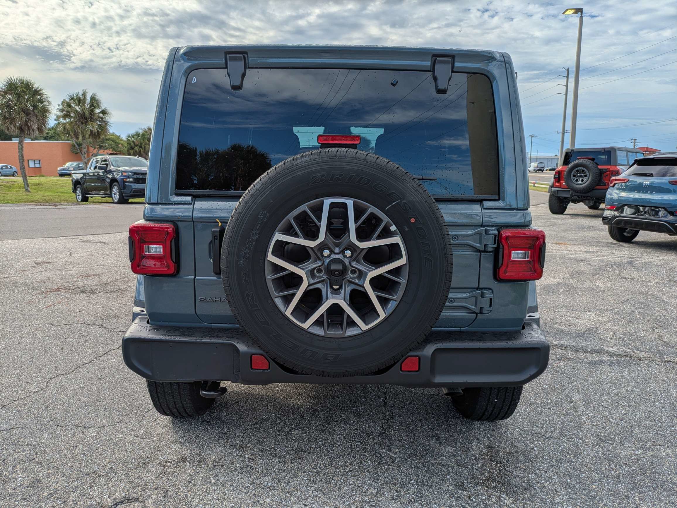 Used 2026 Jeep Wrangler Unlimited Sahara AWD/4WD image 5