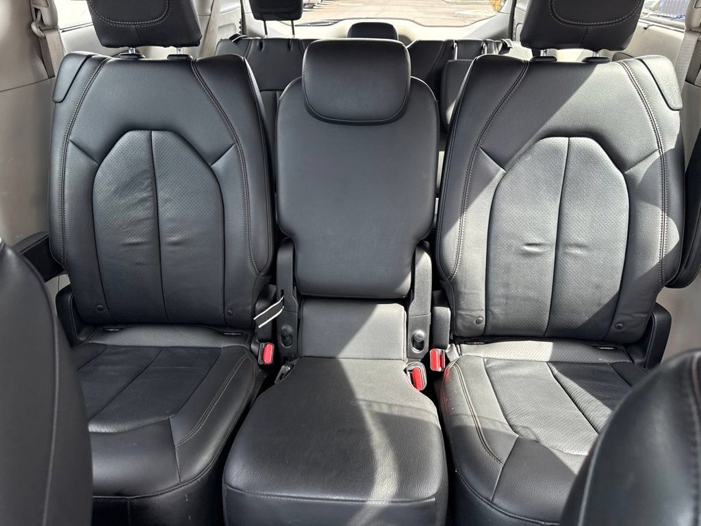 Used 2019 Chrysler Pacifica Touring-L FWD image 28