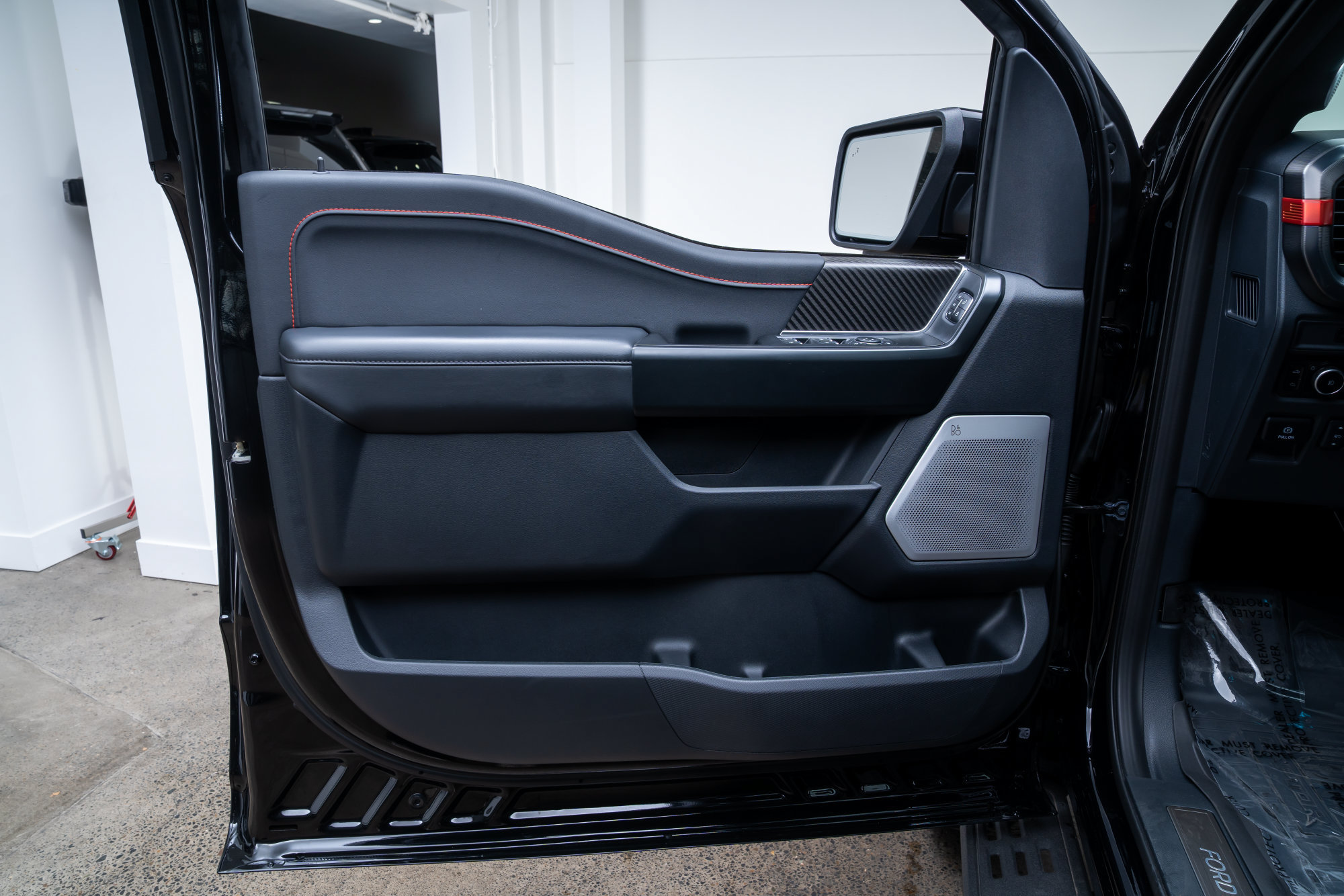 Used 2025 Ford F150 Raptor AWD/4WD image 17
