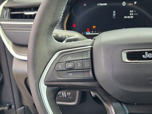 New 2025 Jeep Grand Cherokee Limited w/ Luxury Tech Group II image 30