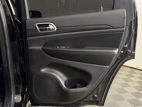 Used 2019 Jeep Grand Cherokee Altitude AWD/4WD image 32