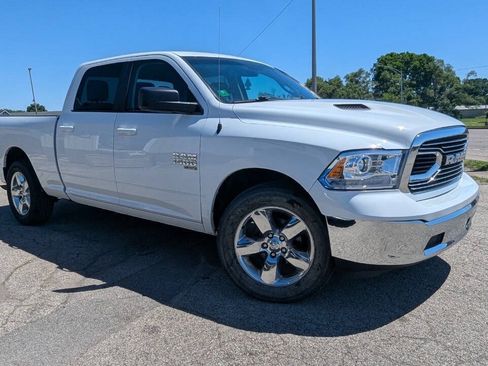 Used 2021 RAM 1500 Classic SLT RWD image 9
