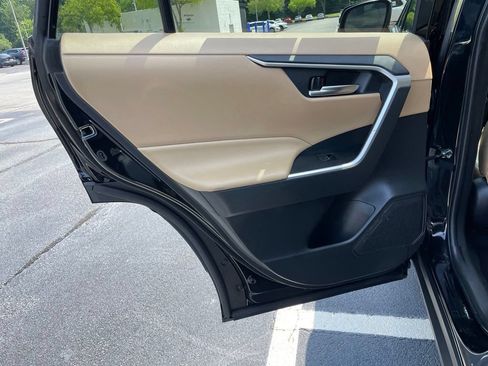 Used 2022 Toyota RAV4 XLE Premium FWD image 37