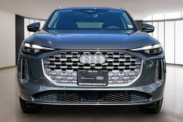 Used 2025 Audi Q5 Premium w/ Convenience Package AWD/4WD image 2