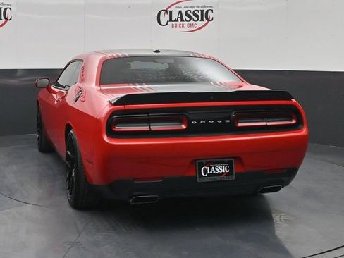 Used 2015 Dodge Challenger R/T image 8