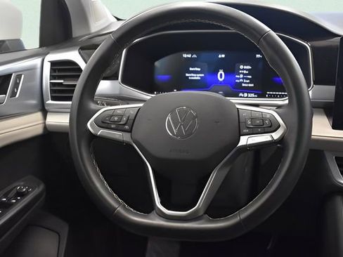 Used 2025 Volkswagen Taos SE AWD/4WD image 24
